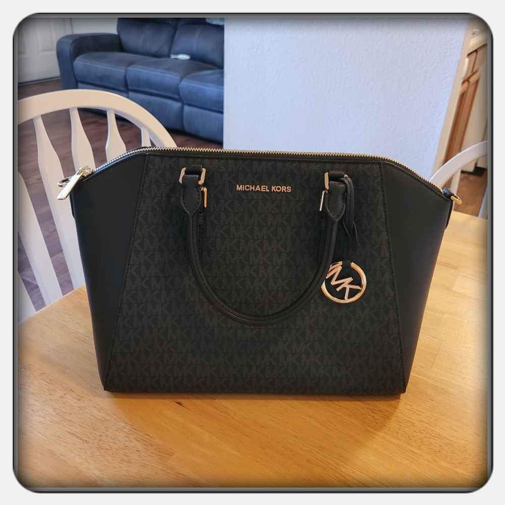 EUC Woman's Michael Kors Large Black Ciara Satchel